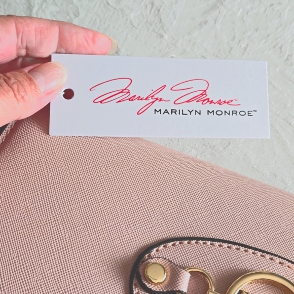 2X HOST PICK. NWT. 10" Marilyn Monroe Clutch - Picture 7 of 8